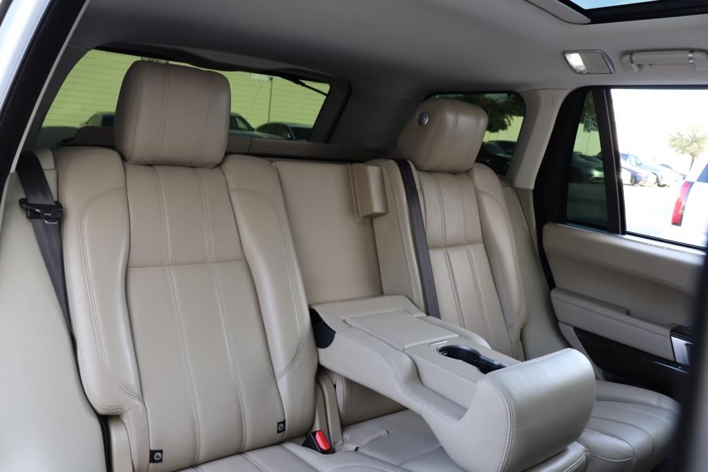 Photo 31 of this LAND ROVER RANGE ROVER LWB