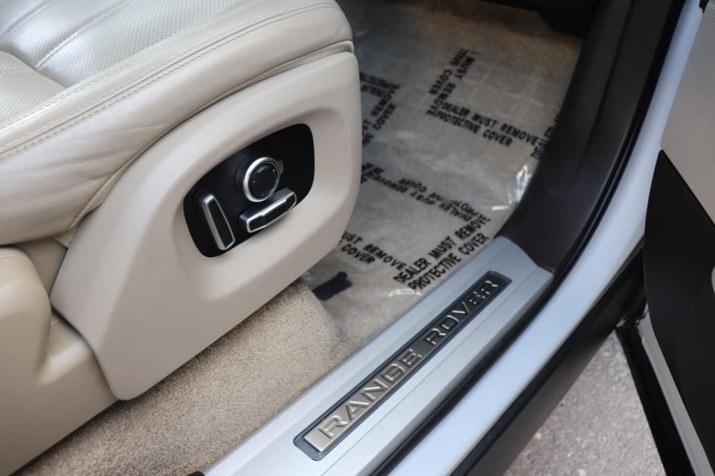 Photo 33 of this LAND ROVER RANGE ROVER LWB