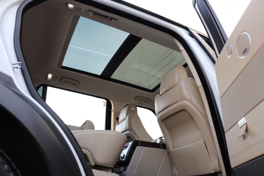 Photo 37 of this LAND ROVER RANGE ROVER LWB