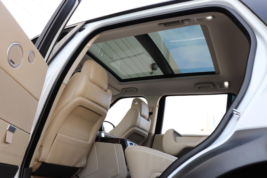Photo 38 of this LAND ROVER RANGE ROVER LWB