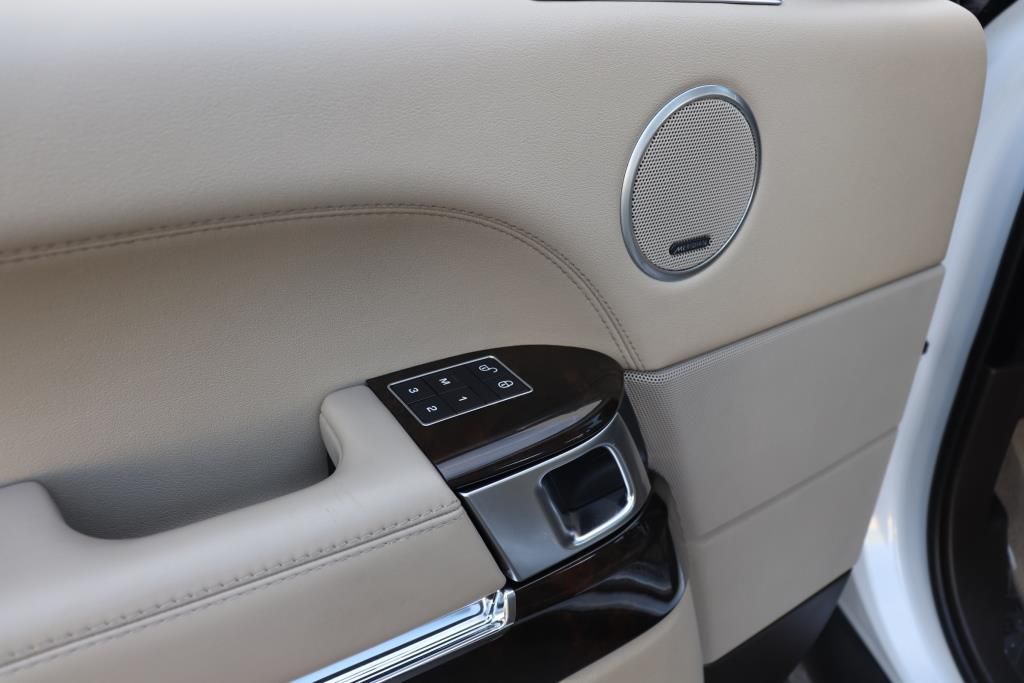 Photo 40 of this LAND ROVER RANGE ROVER LWB