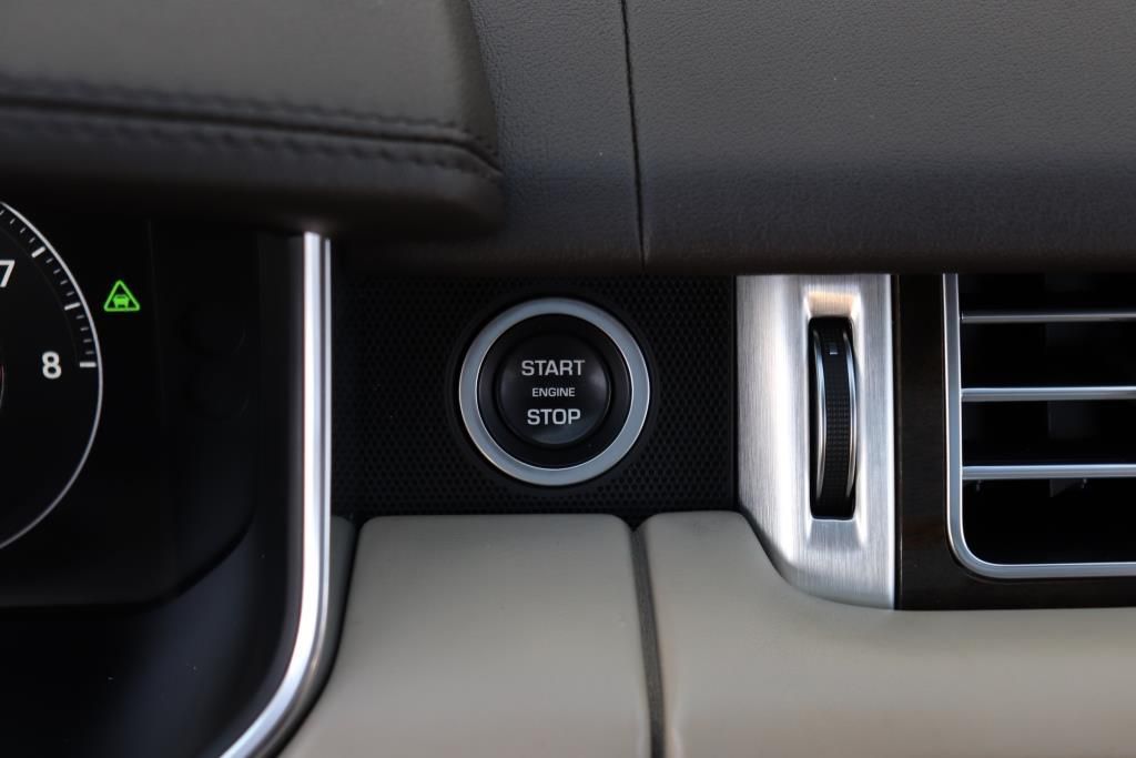 Photo 46 of this LAND ROVER RANGE ROVER LWB