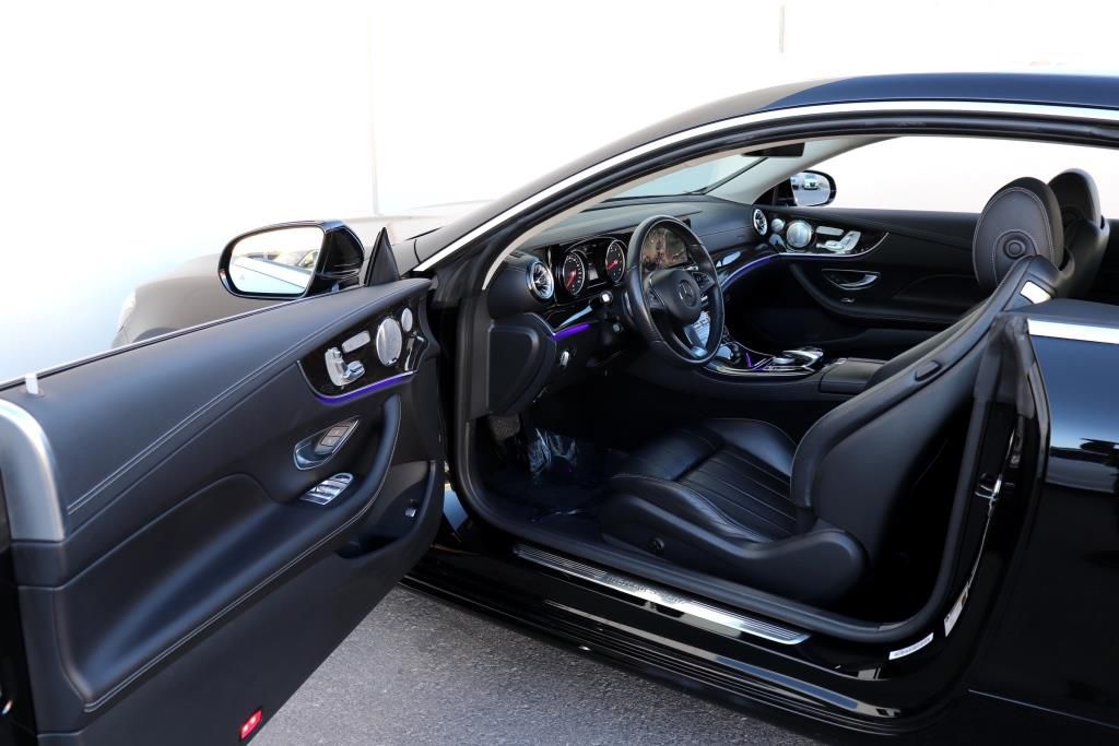 Photo 2 of this MERCEDES-BENZ E-CLASS E400
