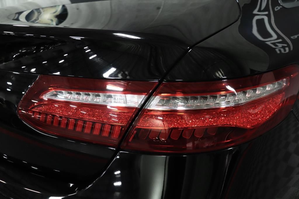 Photo 8 of this MERCEDES-BENZ E-CLASS E400