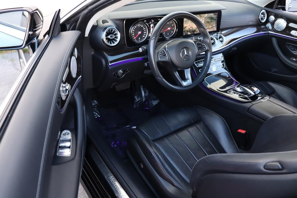 Photo 16 of this MERCEDES-BENZ E-CLASS E400