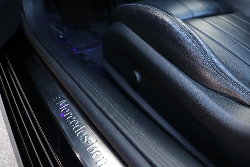 Photo 17 of this MERCEDES-BENZ E-CLASS E400