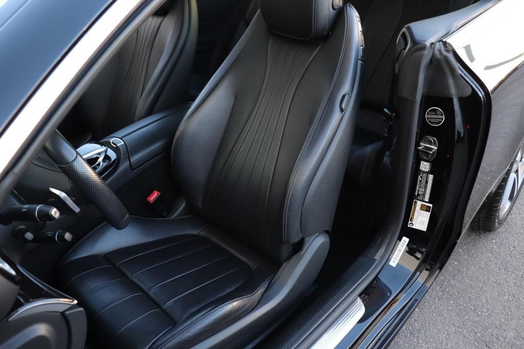 Photo 19 of this MERCEDES-BENZ E-CLASS E400
