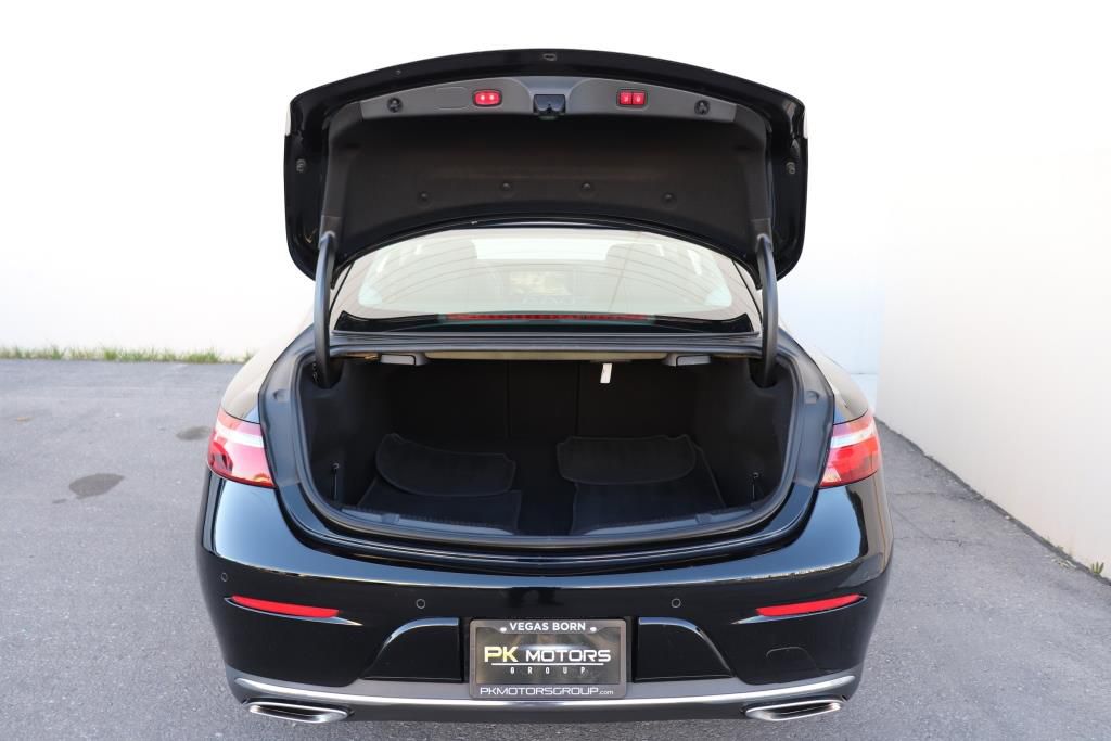 Photo 23 of this MERCEDES-BENZ E-CLASS E400
