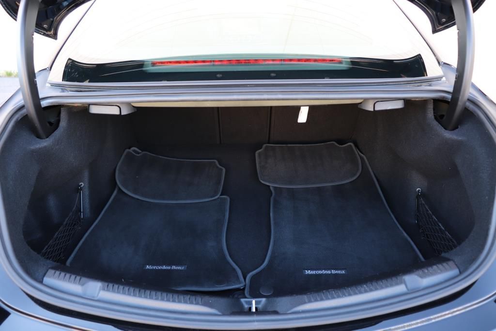 Photo 25 of this MERCEDES-BENZ E-CLASS E400