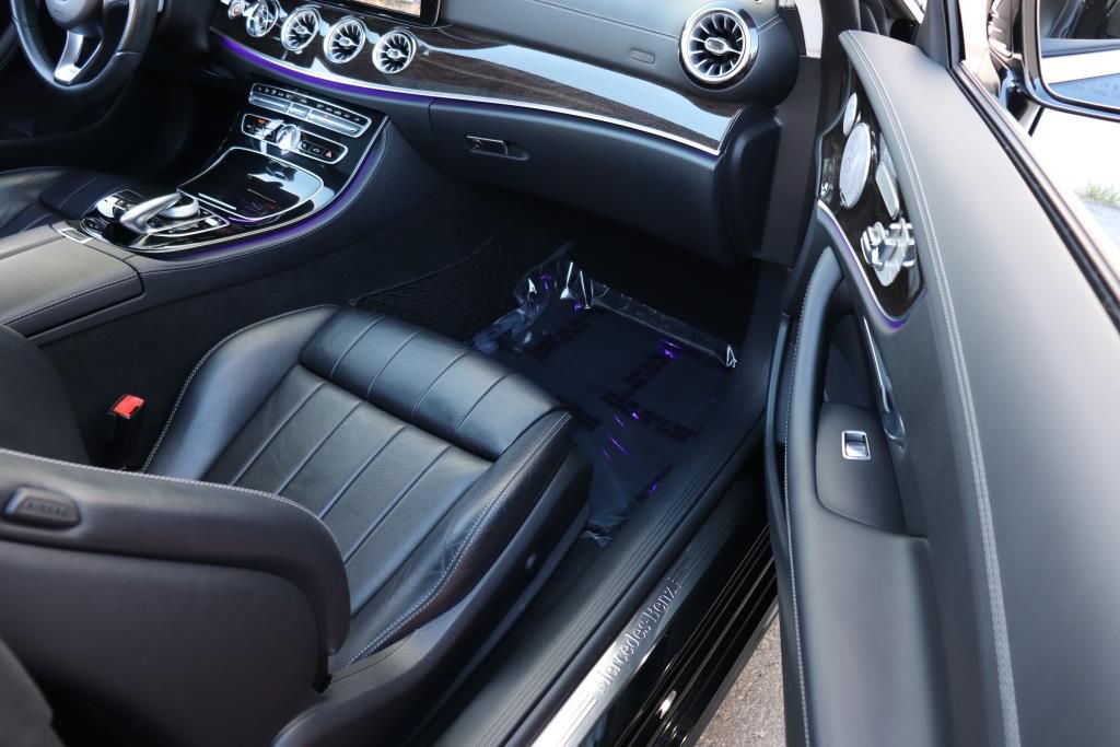 Photo 28 of this MERCEDES-BENZ E-CLASS E400