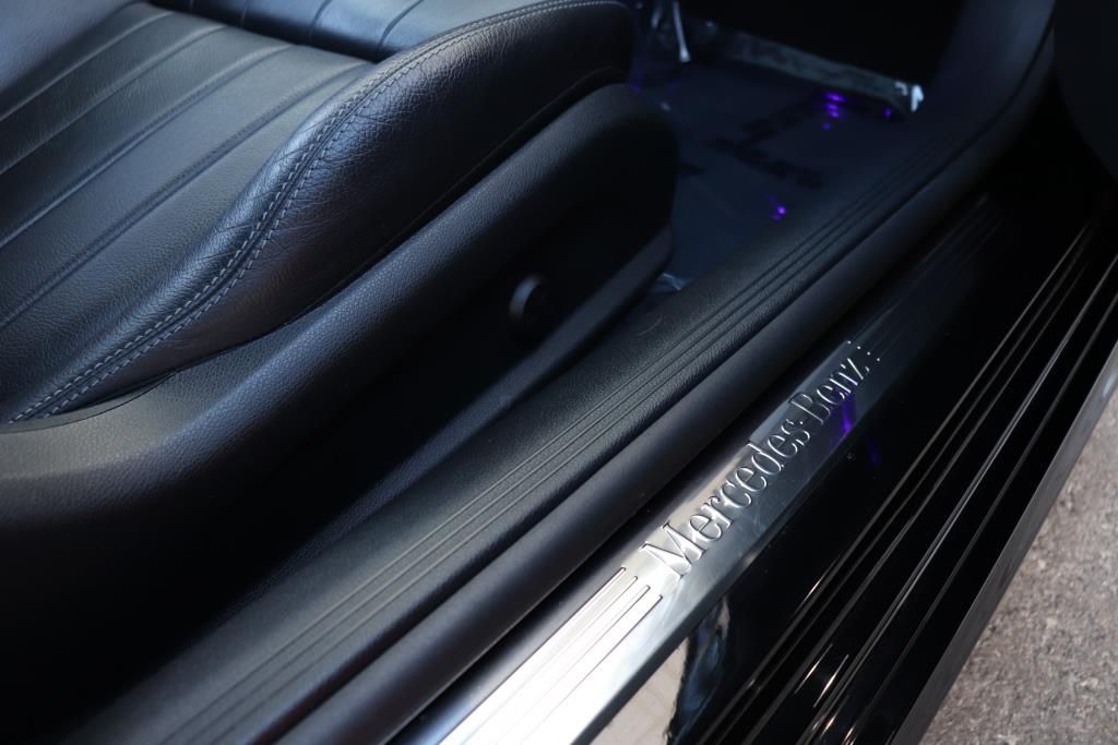 Photo 29 of this MERCEDES-BENZ E-CLASS E400