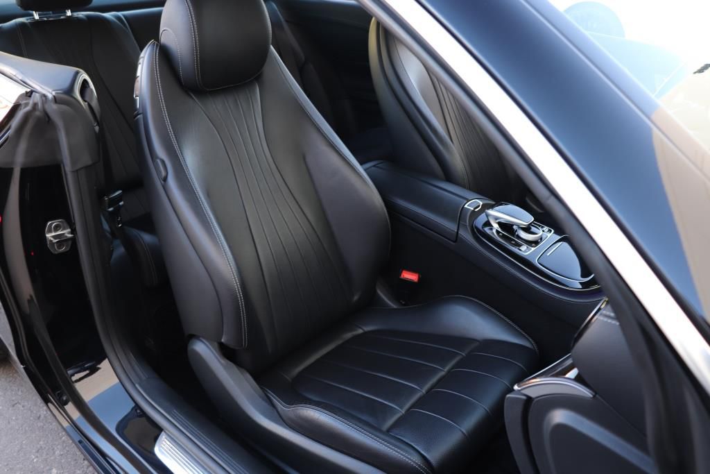 Photo 31 of this MERCEDES-BENZ E-CLASS E400