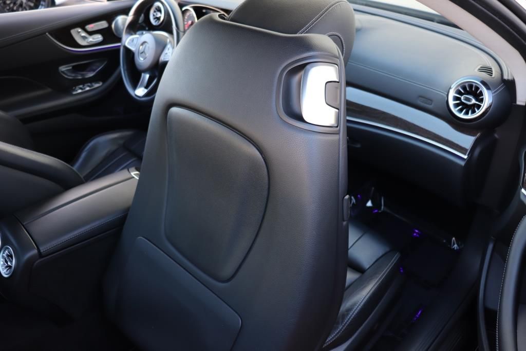 Photo 33 of this MERCEDES-BENZ E-CLASS E400