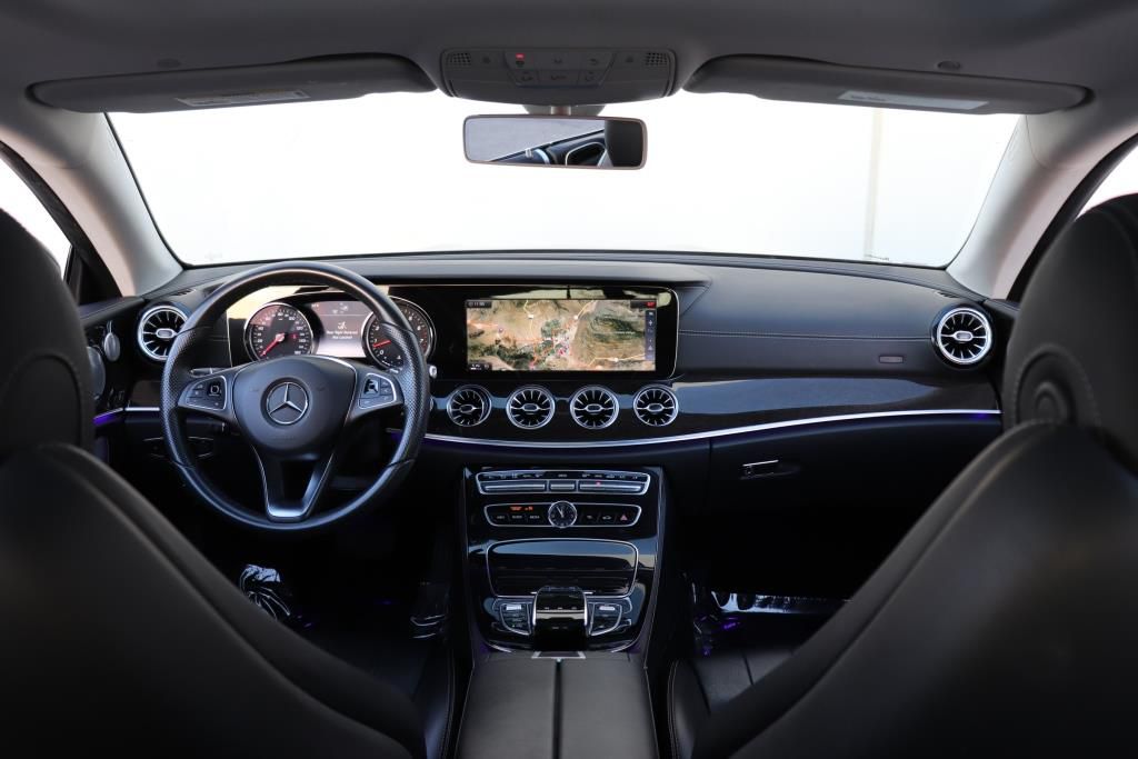 Photo 35 of this MERCEDES-BENZ E-CLASS E400