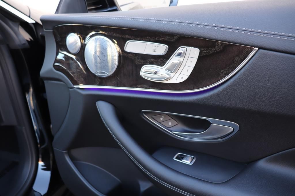 Photo 37 of this MERCEDES-BENZ E-CLASS E400