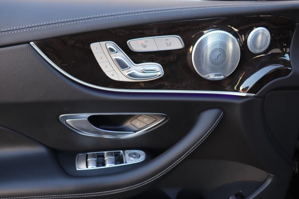 Photo 39 of this MERCEDES-BENZ E-CLASS E400