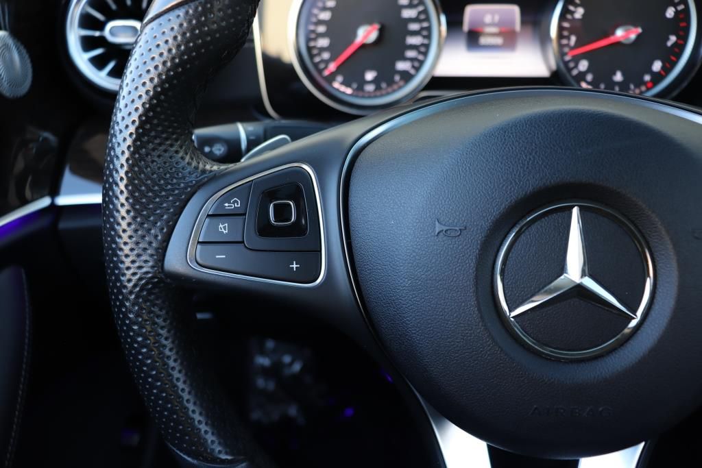 Photo 42 of this MERCEDES-BENZ E-CLASS E400