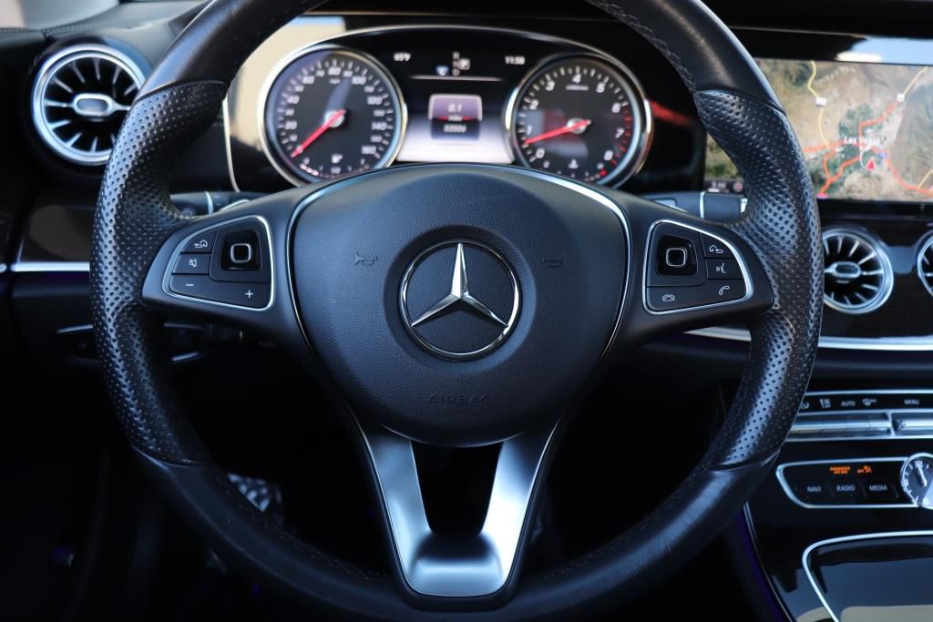 Photo 43 of this MERCEDES-BENZ E-CLASS E400