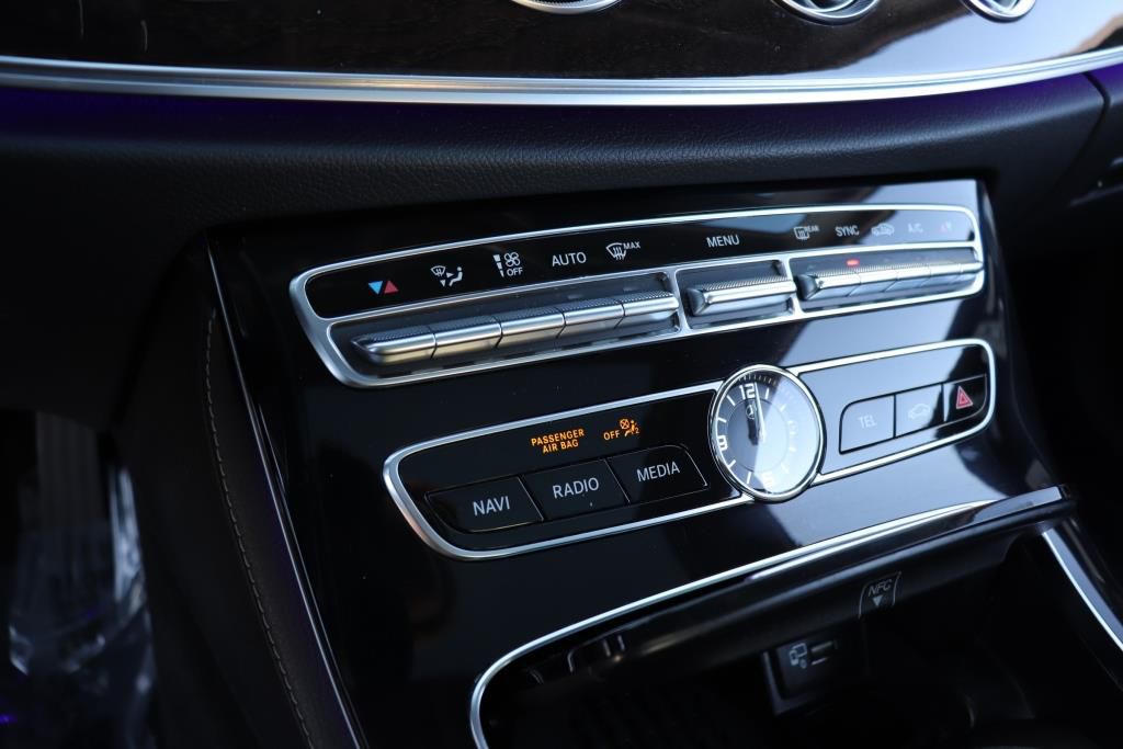 Photo 59 of this MERCEDES-BENZ E-CLASS E400