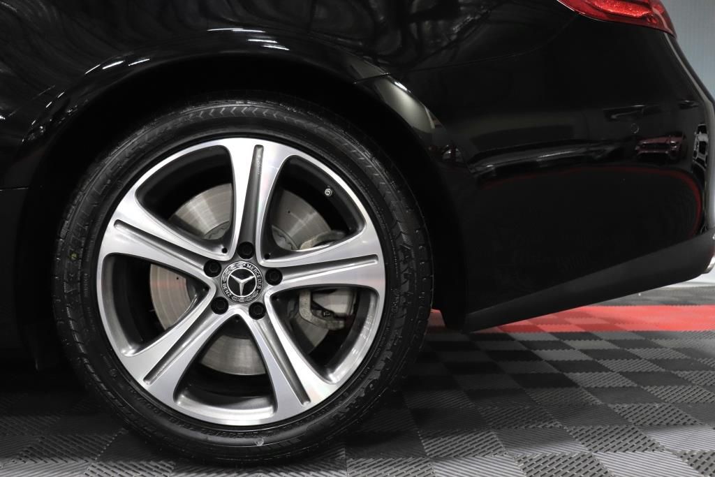 Photo 77 of this MERCEDES-BENZ E-CLASS E400