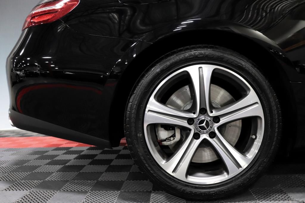 Photo 78 of this MERCEDES-BENZ E-CLASS E400