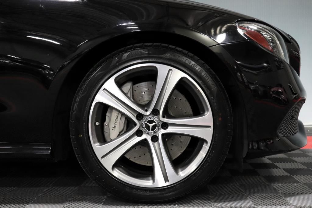 Photo 79 of this MERCEDES-BENZ E-CLASS E400