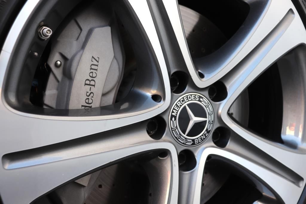 Photo 86 of this MERCEDES-BENZ E-CLASS E400