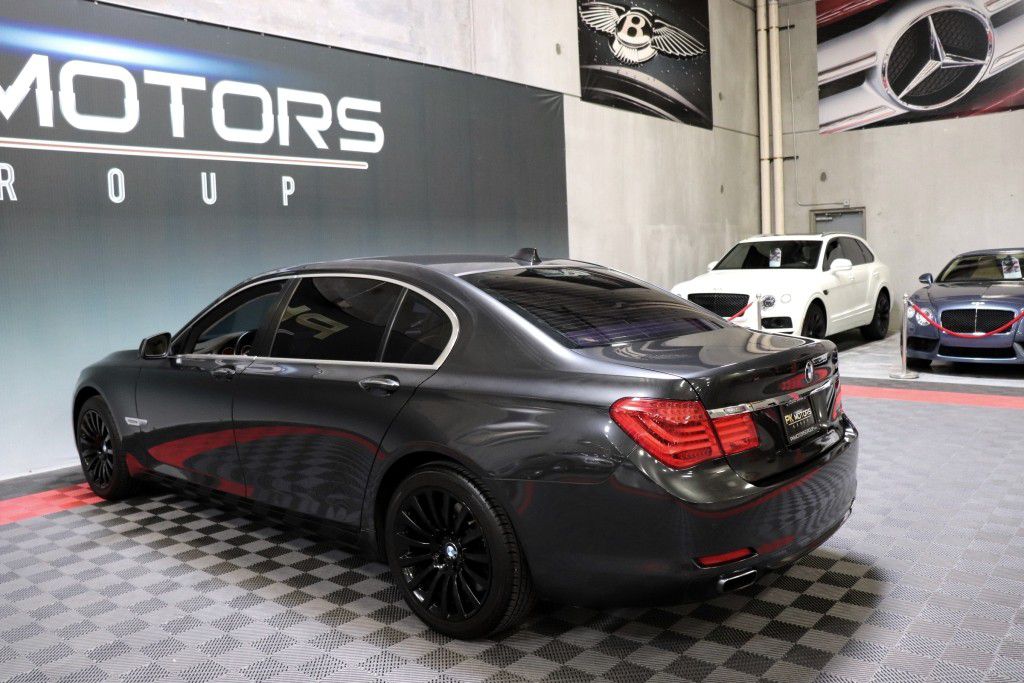 Photo 3 of this BMW 750LI XDRIVE