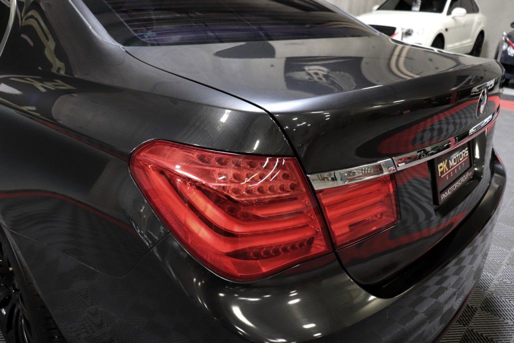 Photo 4 of this BMW 750LI XDRIVE