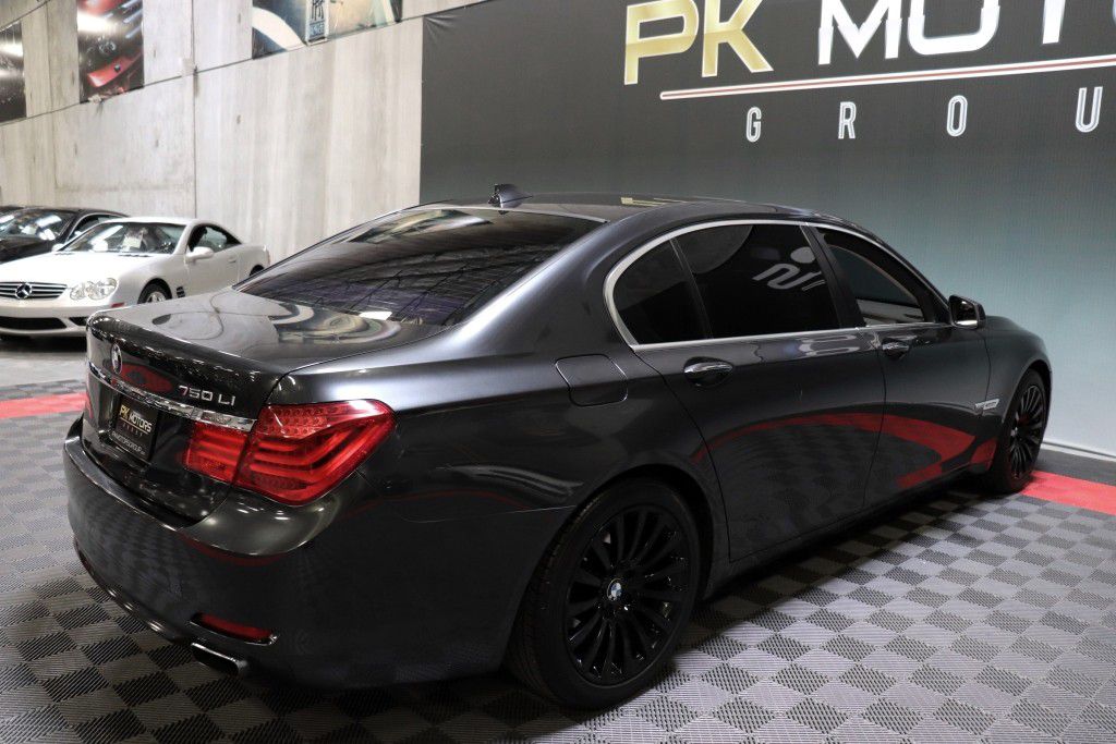 Photo 8 of this BMW 750LI XDRIVE