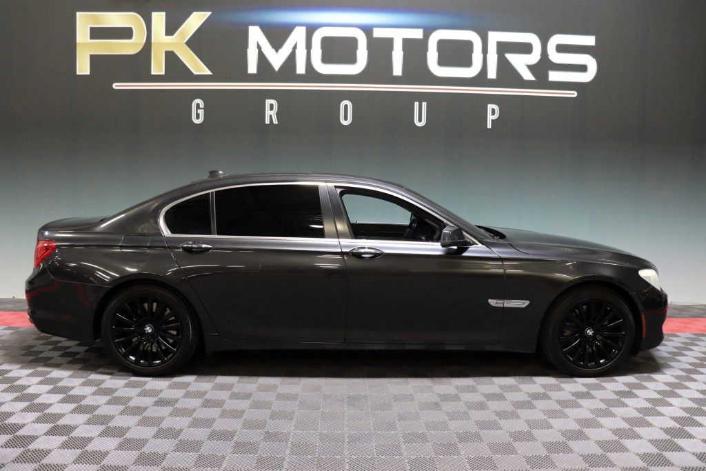 Photo 9 of this BMW 750LI XDRIVE