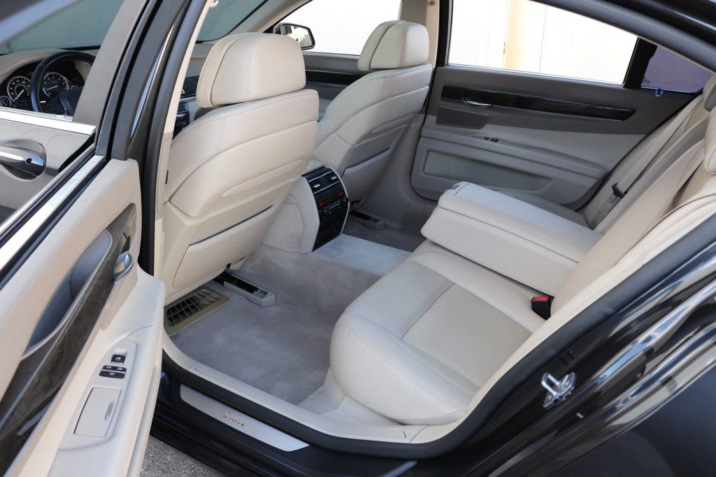 Photo 15 of this BMW 750LI XDRIVE
