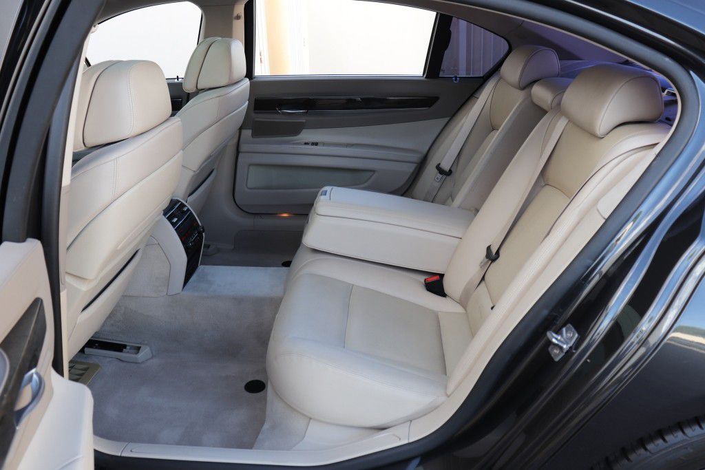 Photo 16 of this BMW 750LI XDRIVE