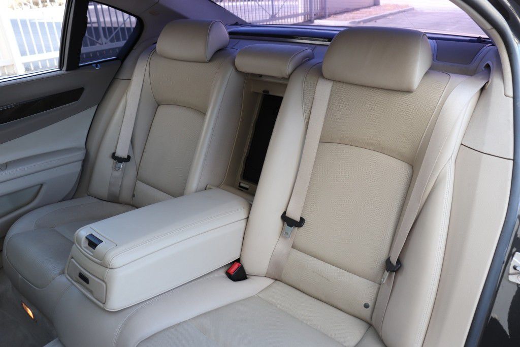 Photo 17 of this BMW 750LI XDRIVE