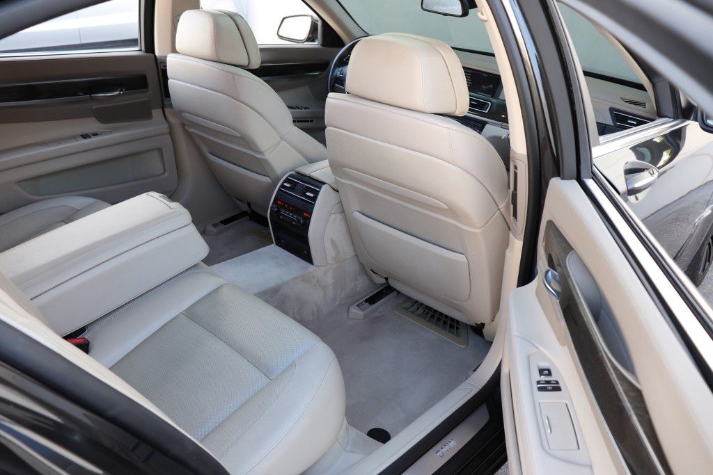 Photo 23 of this BMW 750LI XDRIVE