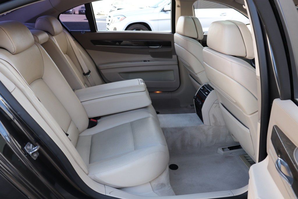 Photo 24 of this BMW 750LI XDRIVE