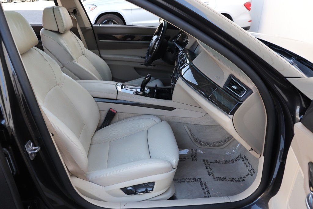 Photo 27 of this BMW 750LI XDRIVE