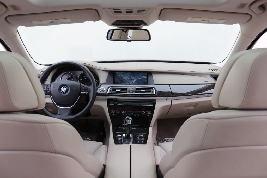 Photo 28 of this BMW 750LI XDRIVE