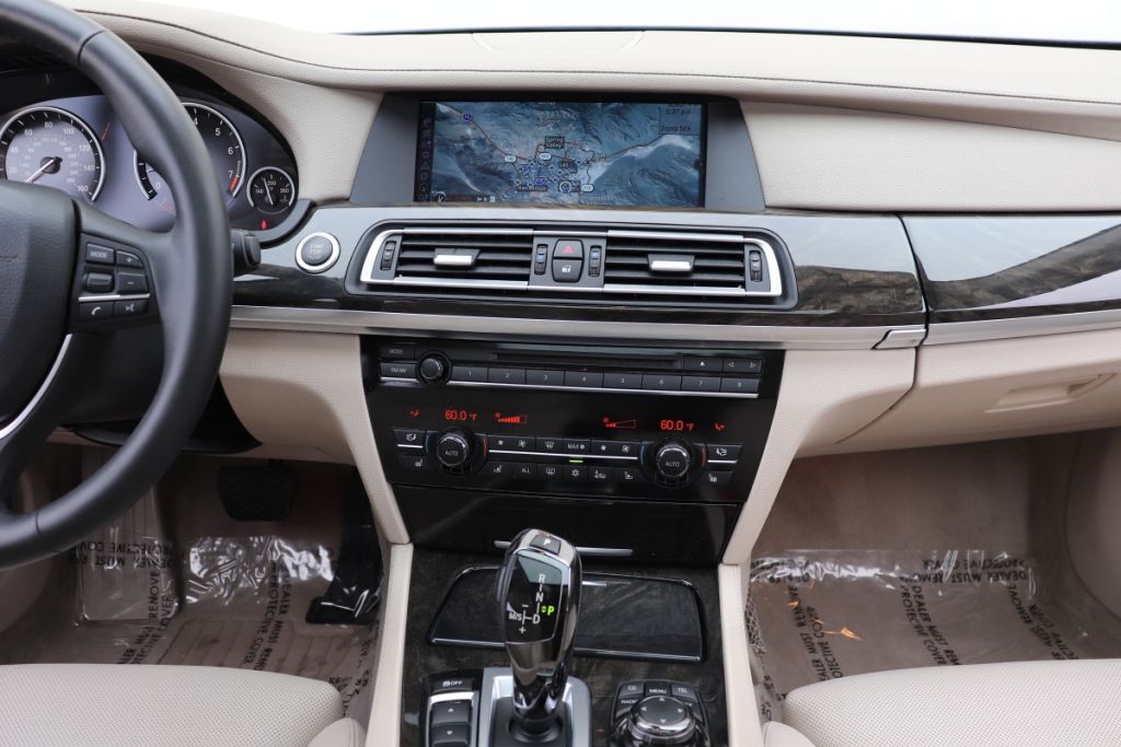 Photo 37 of this BMW 750LI XDRIVE