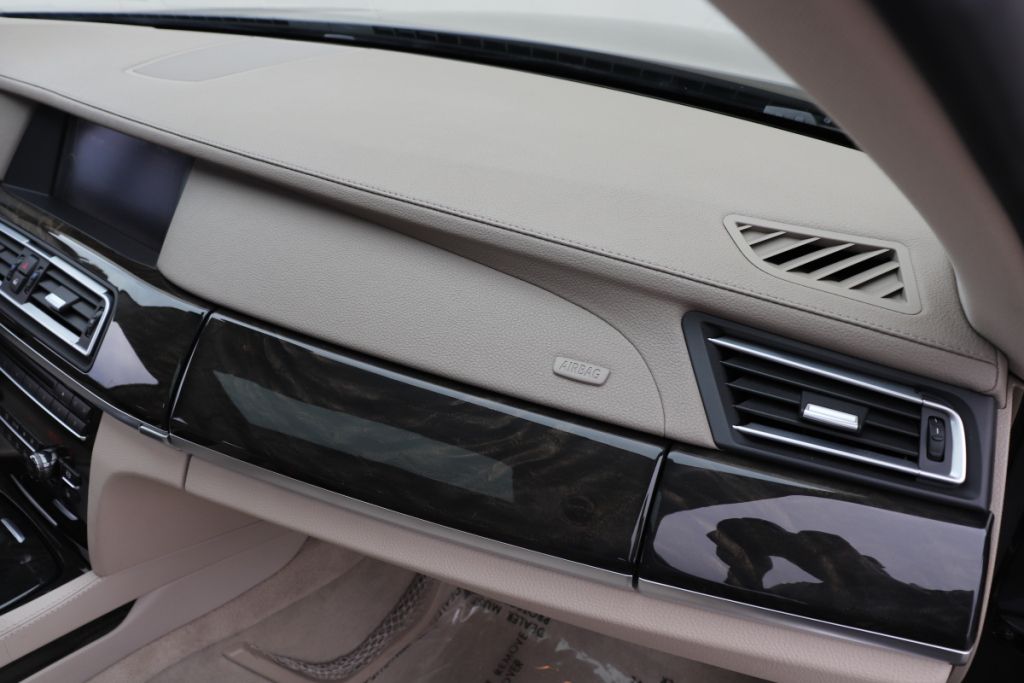 Photo 42 of this BMW 750LI XDRIVE
