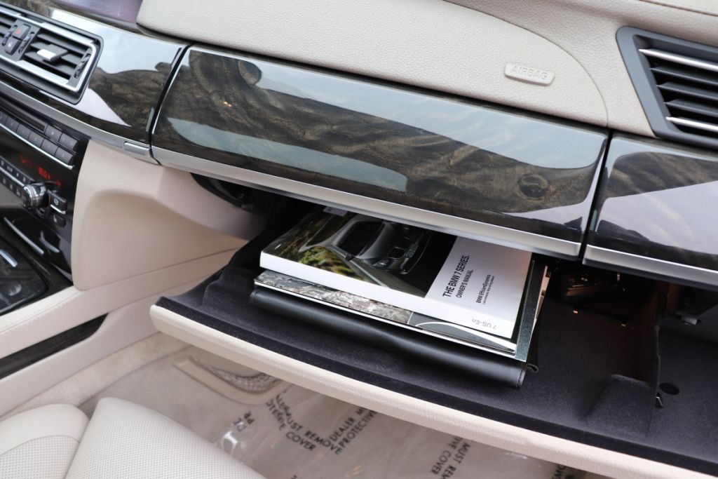Photo 43 of this BMW 750LI XDRIVE