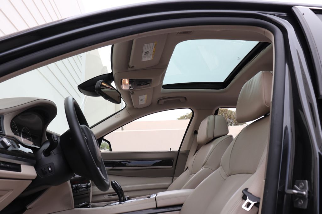 Photo 48 of this BMW 750LI XDRIVE