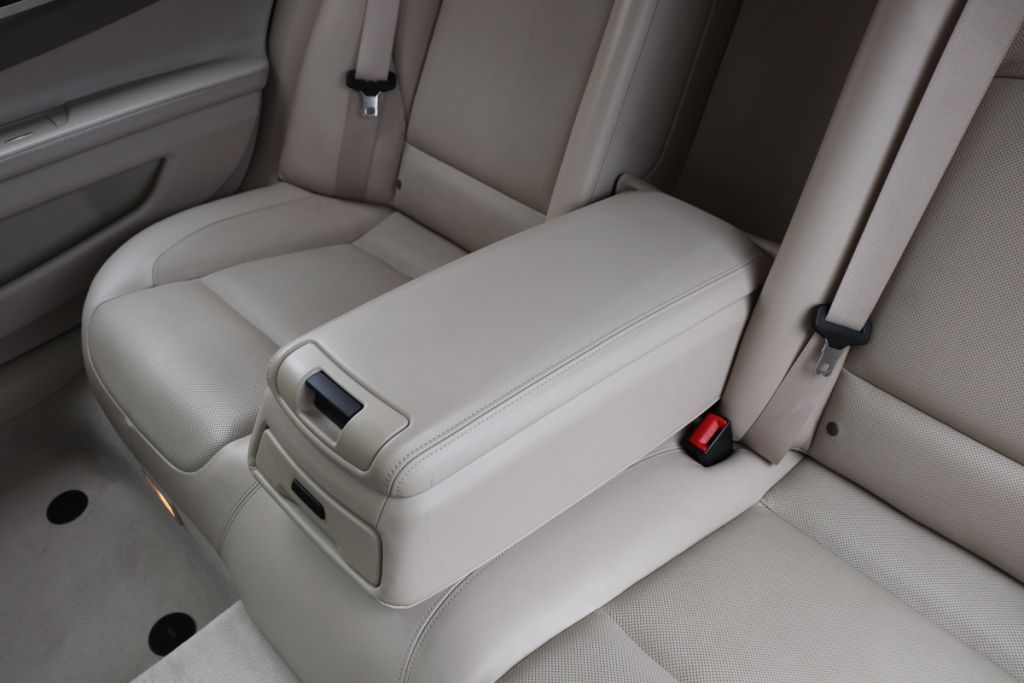 Photo 49 of this BMW 750LI XDRIVE