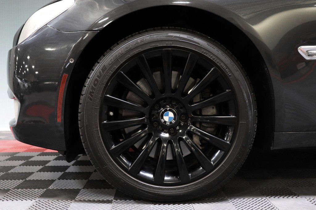 Photo 61 of this BMW 750LI XDRIVE