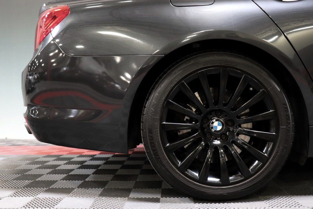 Photo 63 of this BMW 750LI XDRIVE