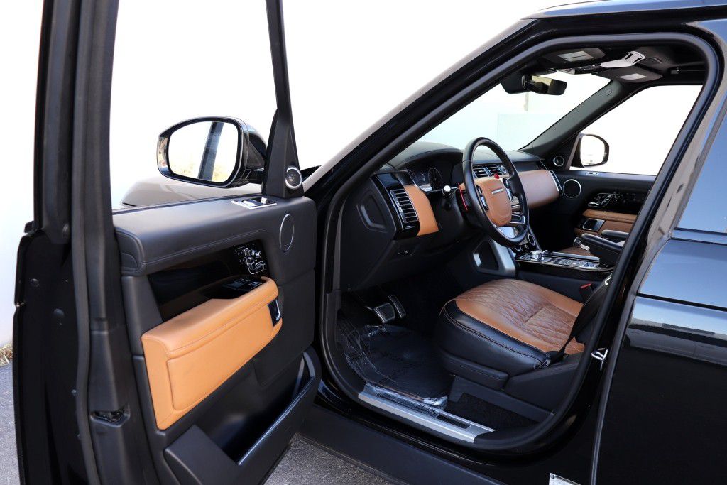 Photo 2 of this LAND ROVER RANGE ROVER SV