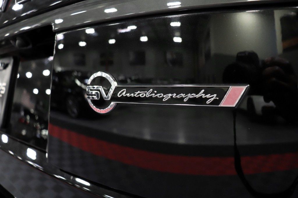 Photo 9 of this LAND ROVER RANGE ROVER SV