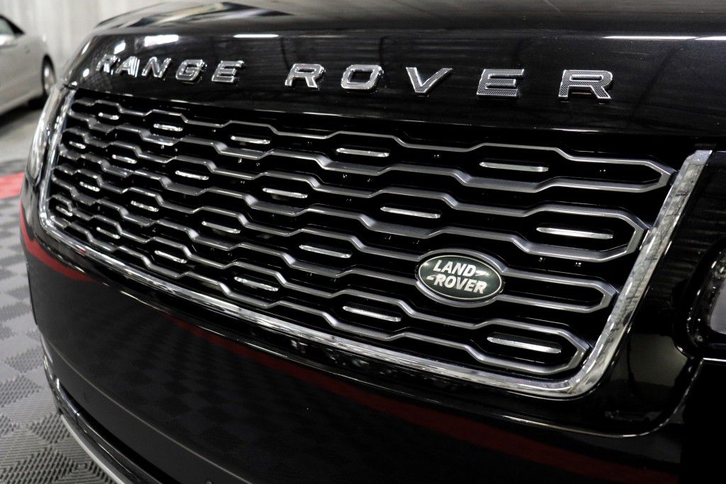 Photo 15 of this LAND ROVER RANGE ROVER SV