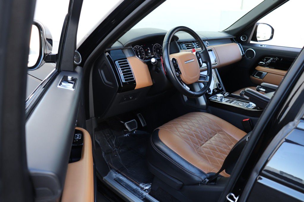 Photo 17 of this LAND ROVER RANGE ROVER SV