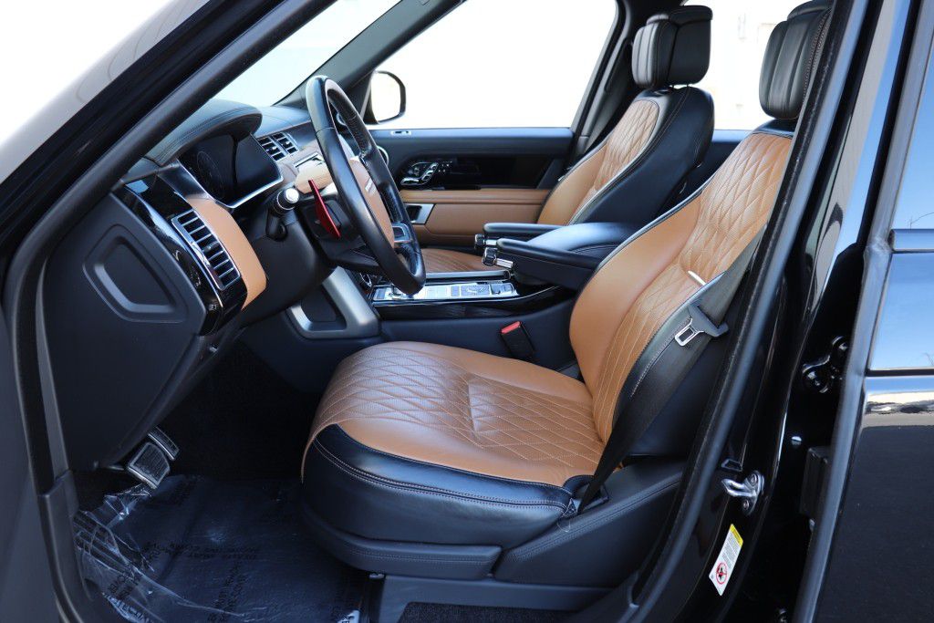 Photo 19 of this LAND ROVER RANGE ROVER SV